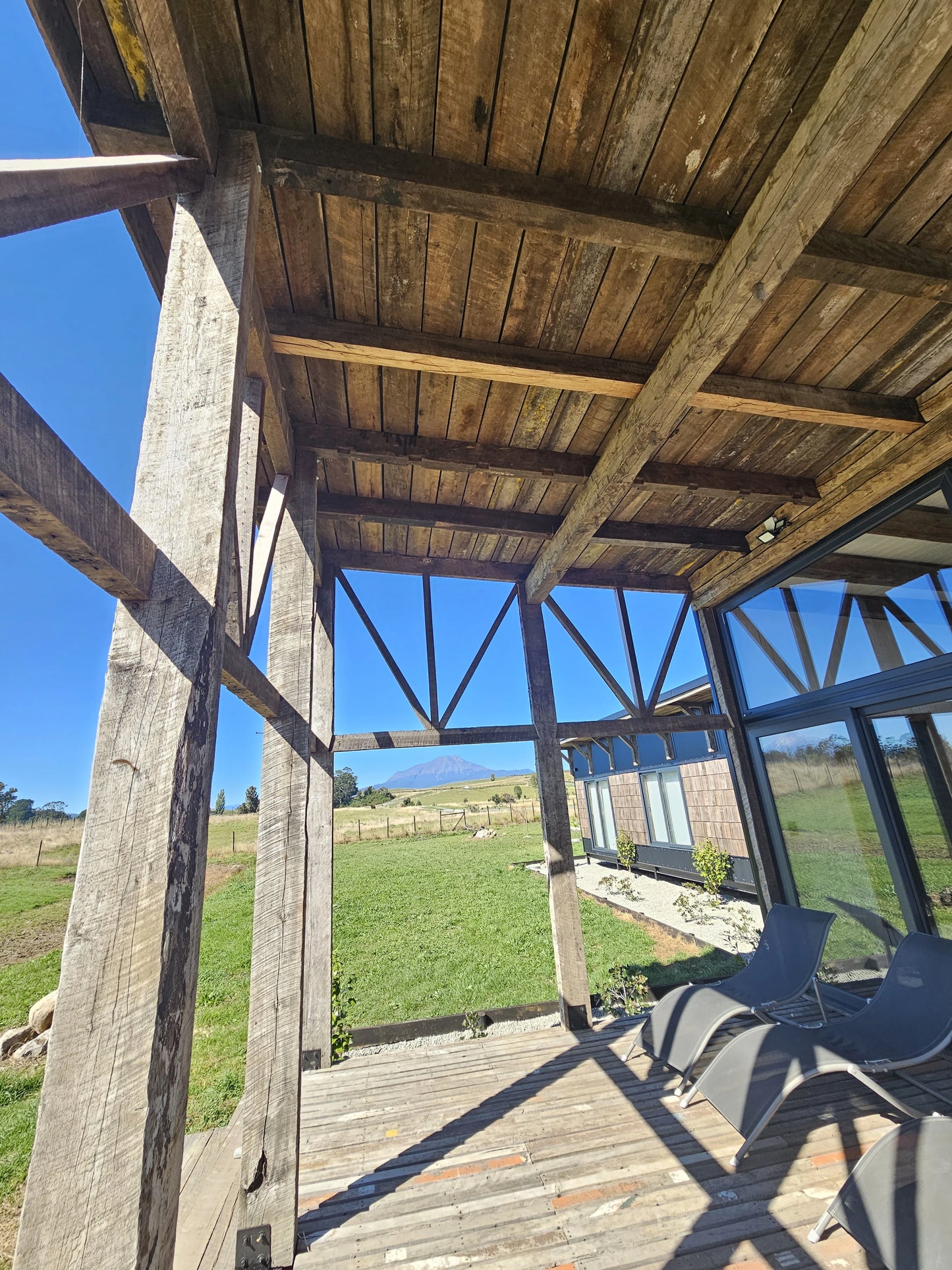 Revestimiento mix nativo oscuro lijado