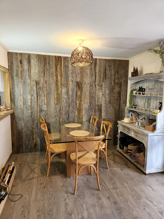 Revestimientos de madera reciclada: cómo transformar un muro en una pieza con identidad